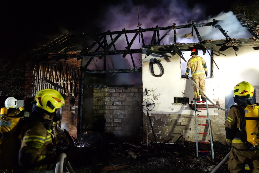Z ostatniej chwili: Czechowice: Nocny pożar budynku gospodarczego – foto