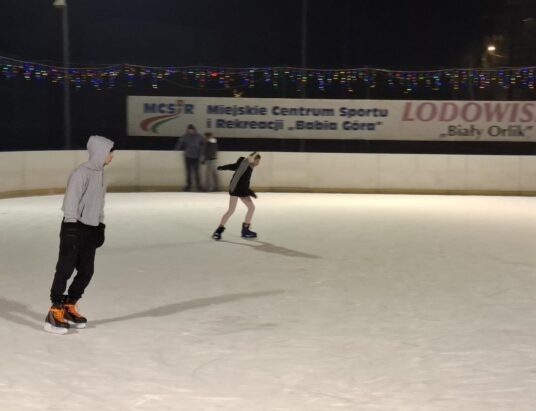 Czy lodowisko w Suchej Beskidzkiej cieszyło się popularnością? WIDEO