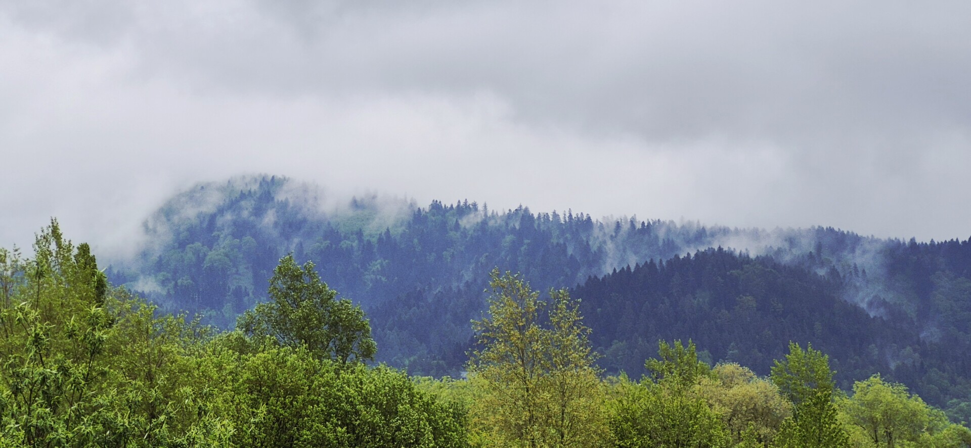 Sobota pod znakiem burz? Wydano ostrzeżenia meteorologiczne i hydrologiczne