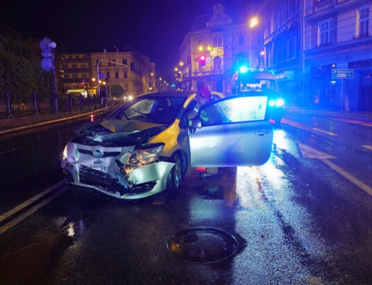 Z ostatniej chwili: Czołówka w centrum miasta. Cztery osoby poszkodowane, sprawca pijany! | ZDJĘCIA