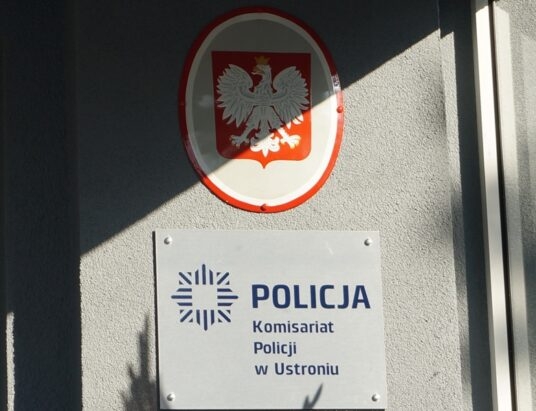 Znalazła torbę z ponad 2600 zł i dokumentami. Uczciwa postawa pracownicy sklepu w Ustroniu