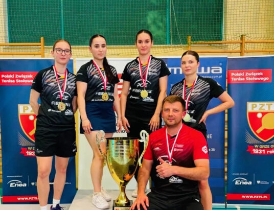 Ilona Sztwiertnia z Pucharem Polski kobiet w tenisie stołowym