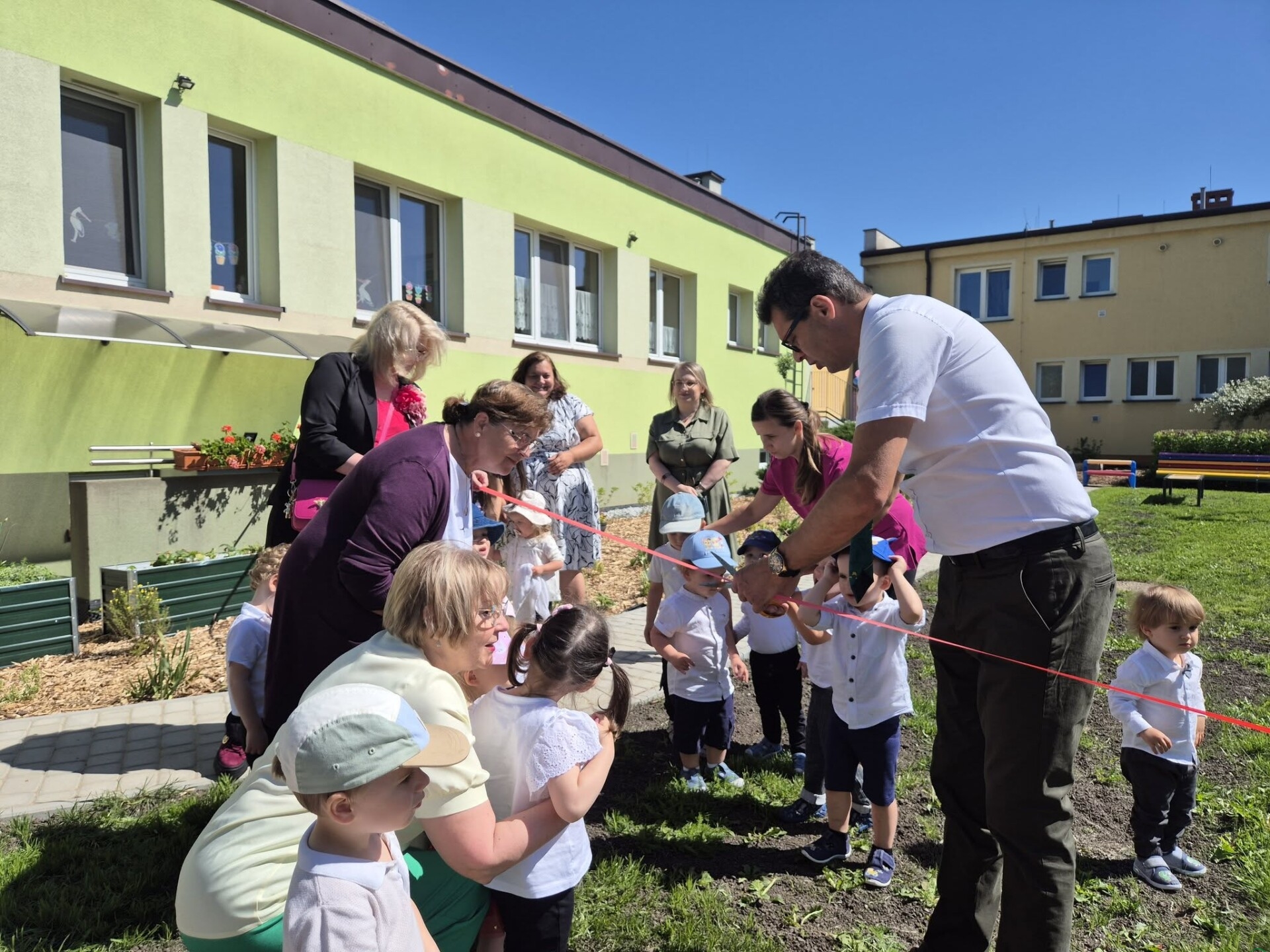 Nowy plac zabaw przy żłobku w Międzyświeciu