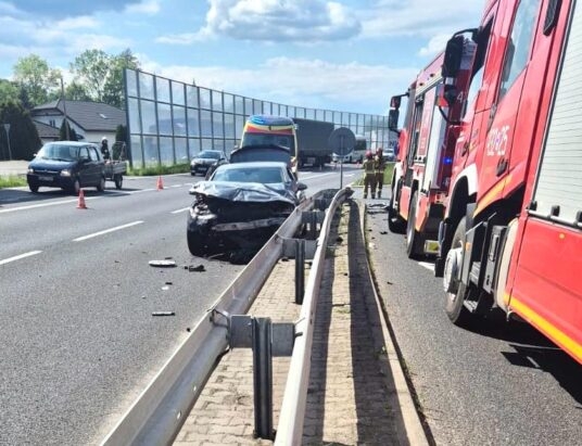 Paraliż na „wiślance” po zderzeniu dwóch aut. Nie żyje jedna osoba (aktualizacja) | ZDJĘCIA
