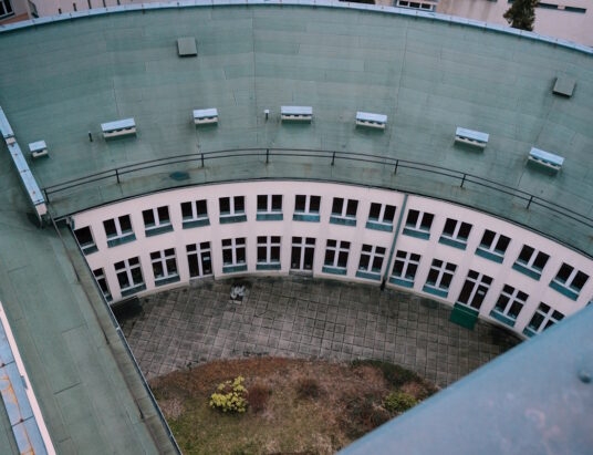 Rozbijają szyby, niszczą wyposażenie. Szpital „Kubalonka” apeluje: „Stop wandalizmowi!”