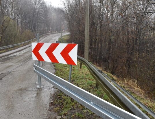 Dyskusja o zamknięciu drogi powiatowej Zarzecze – Tresna