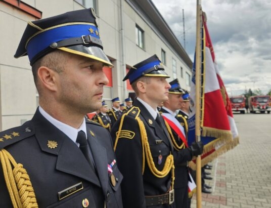 Medale, awanse i nowy sprzęt. Uroczyste obchody Dnia Strażaka ZDJĘCIA