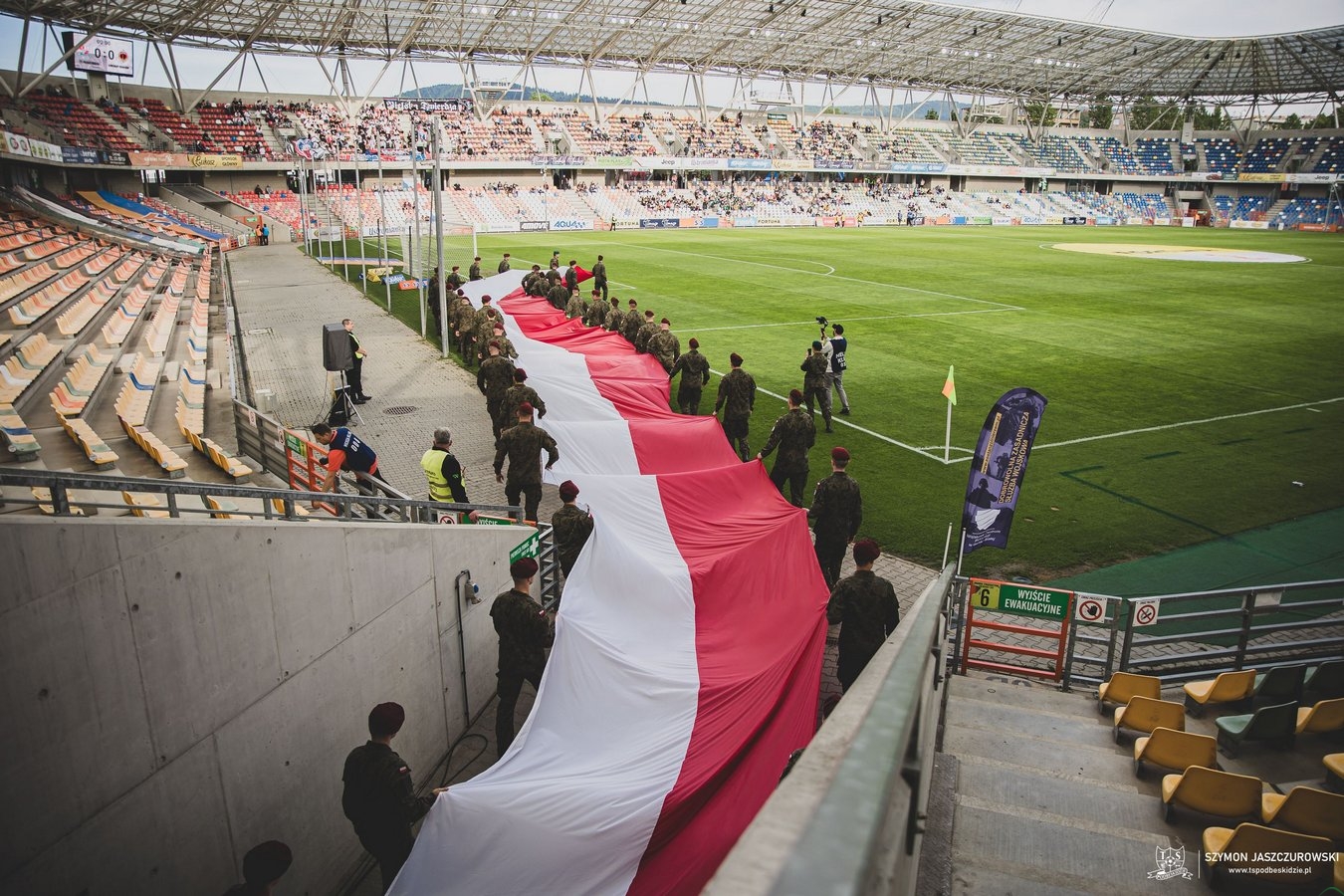 Dzień Weterana na Stadionie Miejskim w Bielsku-Białej. Mecz żołnierzy z byłymi piłkarzami