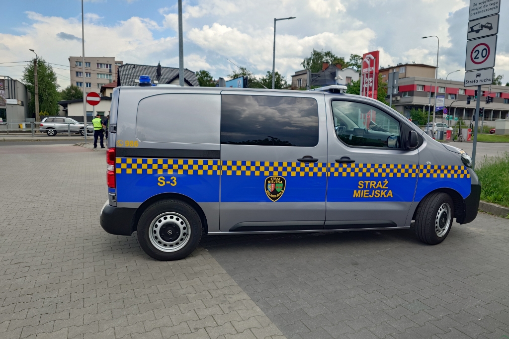 Sprzedaż owoców w miejscu zabronionym. Powiadomiono straż miejską – foto