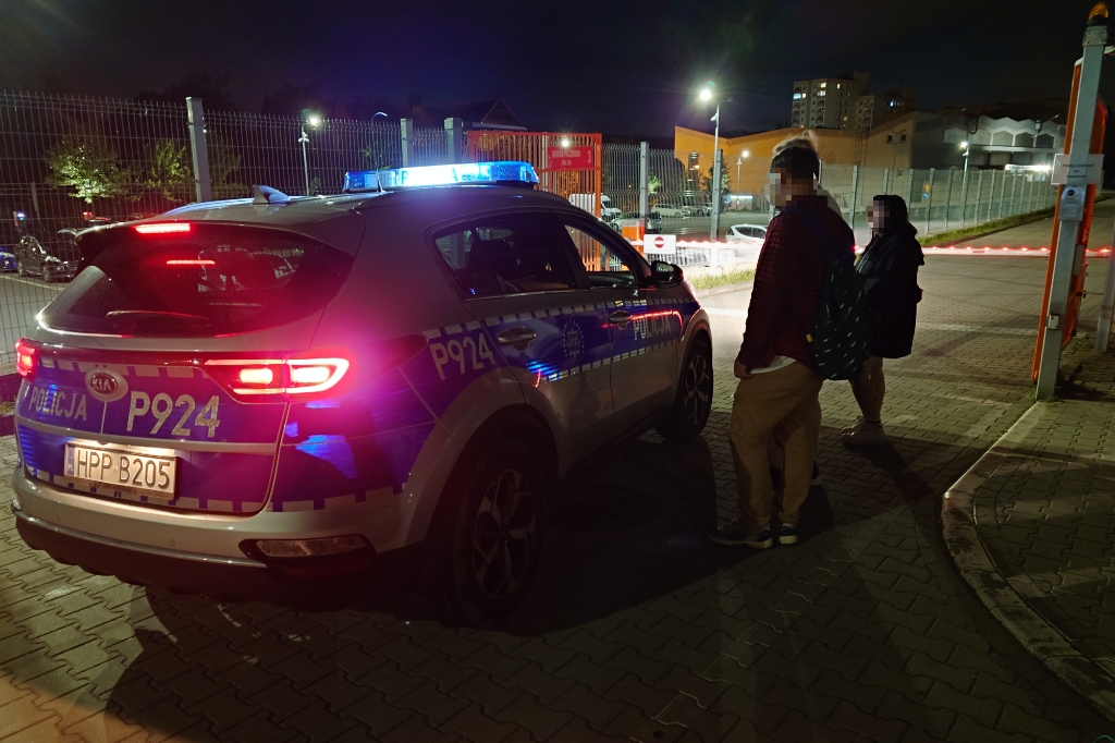 Nocny alarm na stadionie. Głośny komunikat o ewakuacji wystraszył ludzi – foto