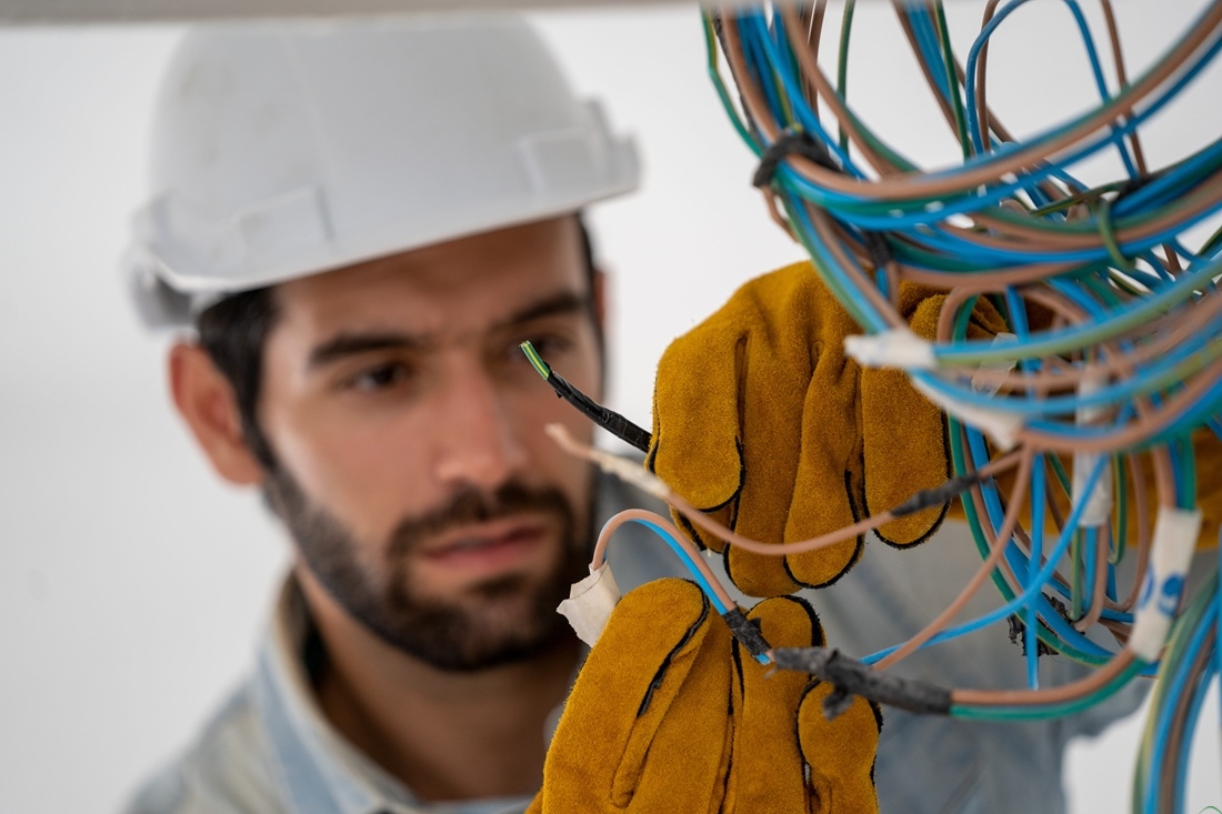 Zawody techniczne z przyszłością – elektryk i technik OZE