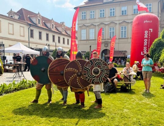Cieszyńskie smaki, góralska muzyka i zbójnickie zabawy. Nasz region zaprezentował się w Pradze