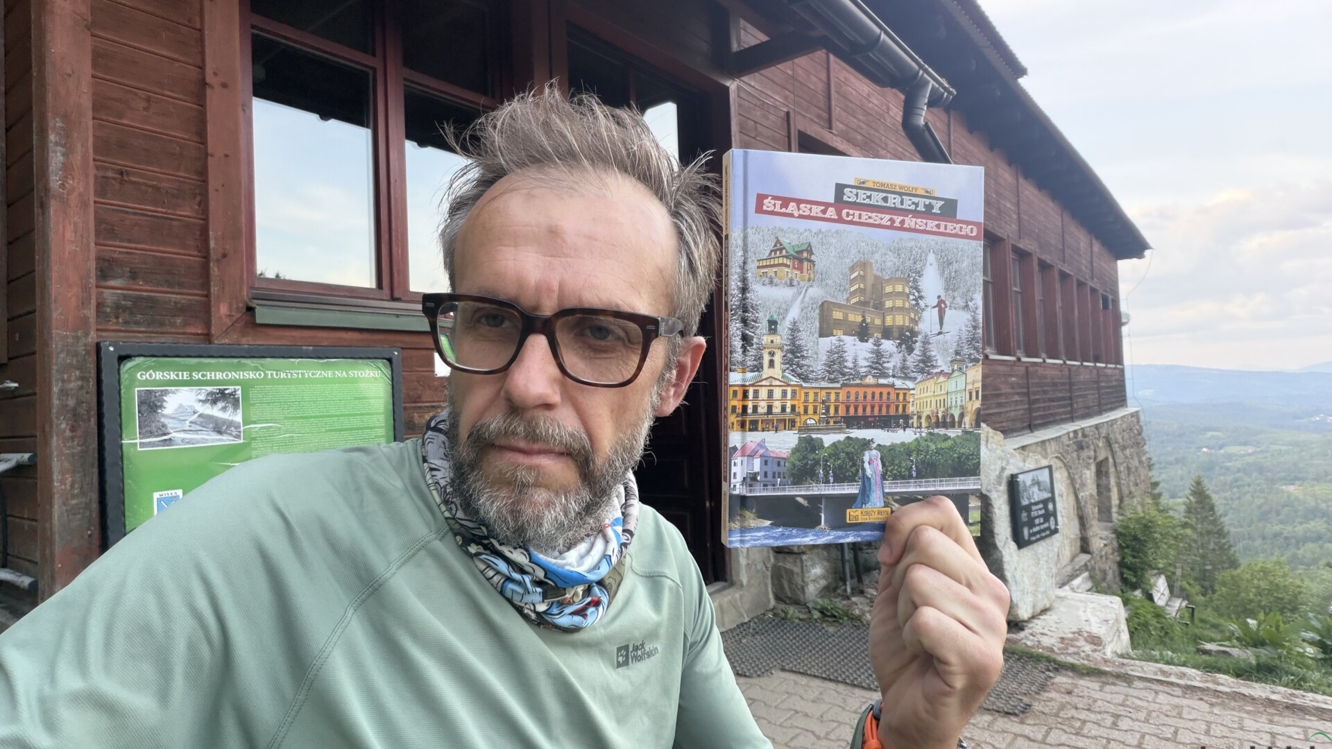 Dwa lata poszukiwań i archiwalnych kwerend. Efekt – ponad 30 niezwykłych historii w książce Tomasza Wolffa. Kierowco, zatrzymaj się, leci skoczek…