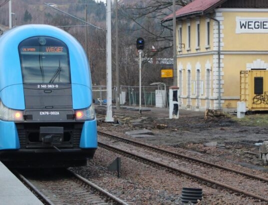 Dlaczego „zniknął” pociąg Katowice – Węgierska Górka? ZDJĘCIA