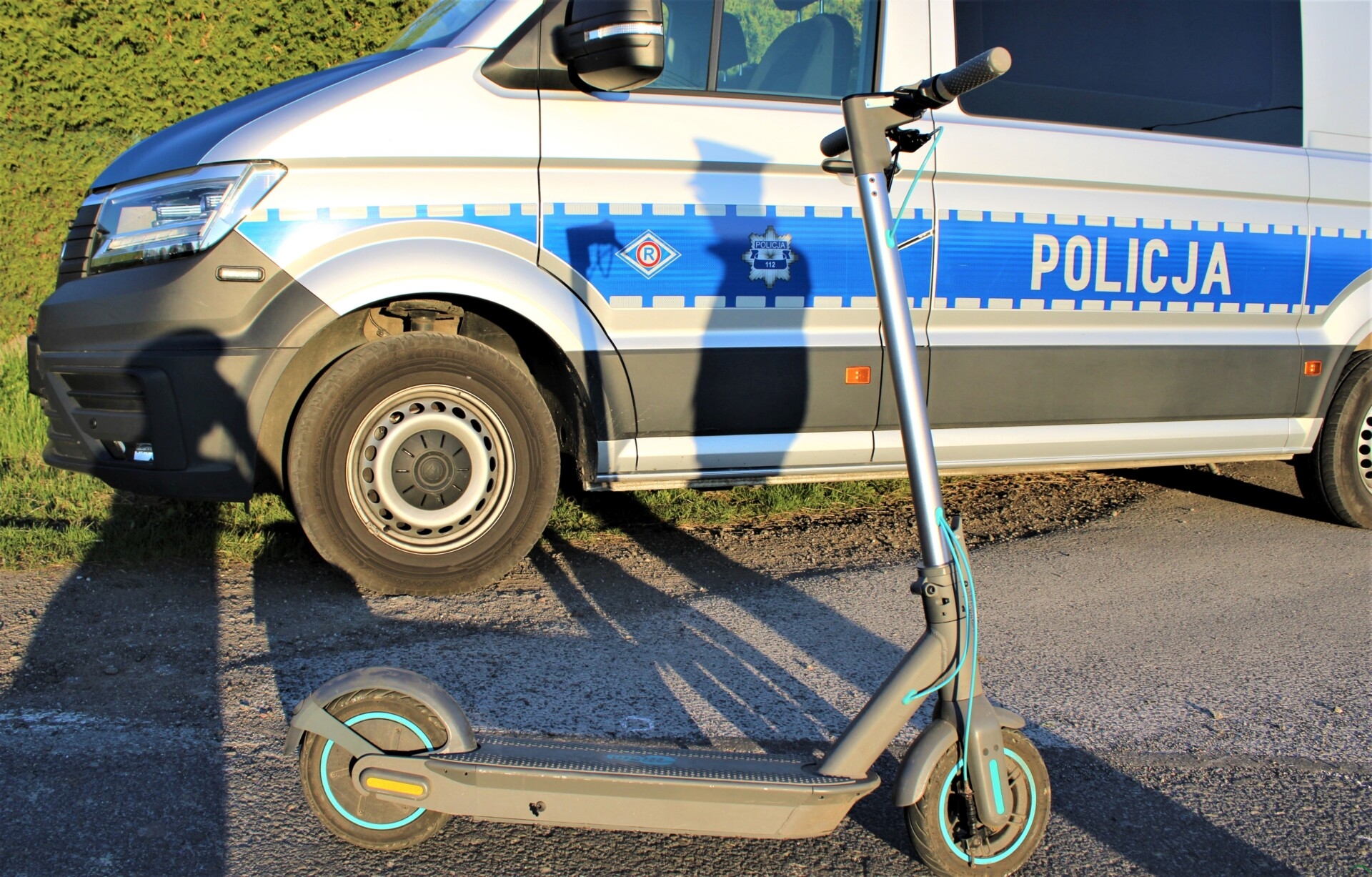15-latek jechał na hulajnodze elektrycznej bez blokady i bez kasku. Mandat dostał rodzic