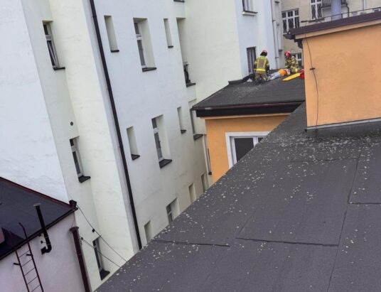 Cieszyn: Mężczyzna spadł z wysokości. Na miejscu interweniowały służby | WIDEO