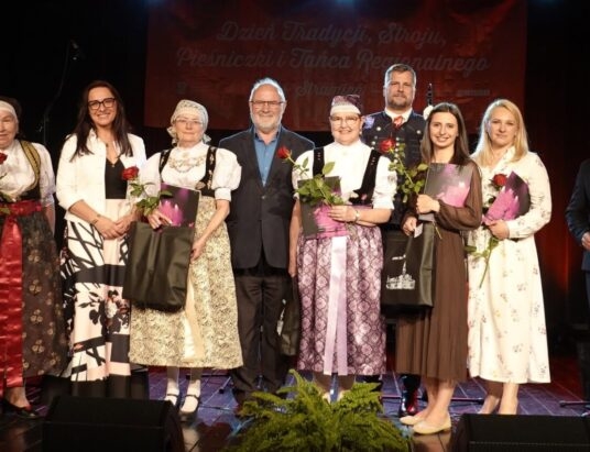 Tradycja, która łączy pokolenia – XVI Dzień Tradycji, Stroju i Pieśniczki Regionalnej w Strumieniu | ZDJĘCIA
