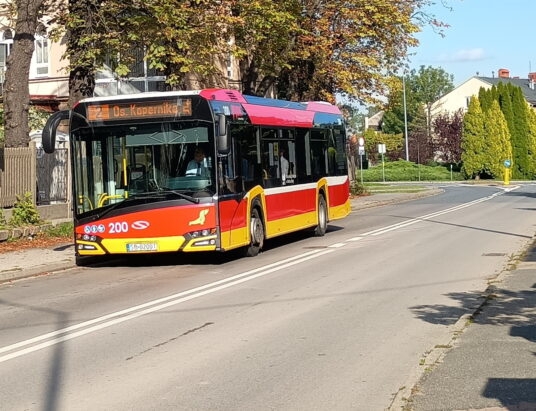 Ulicami przejdą procesje. Gdzie utrudnienia w kursowaniu autobusów?