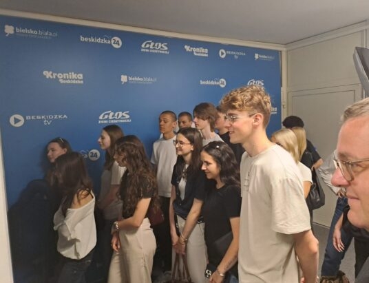 Uczniowie Asnyka z wizytą w Beskidzkiej Grupie Medialnej
