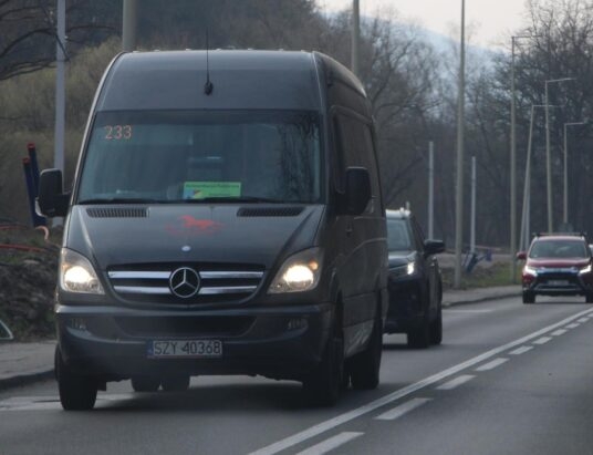 Zachęcić młodzież do busów