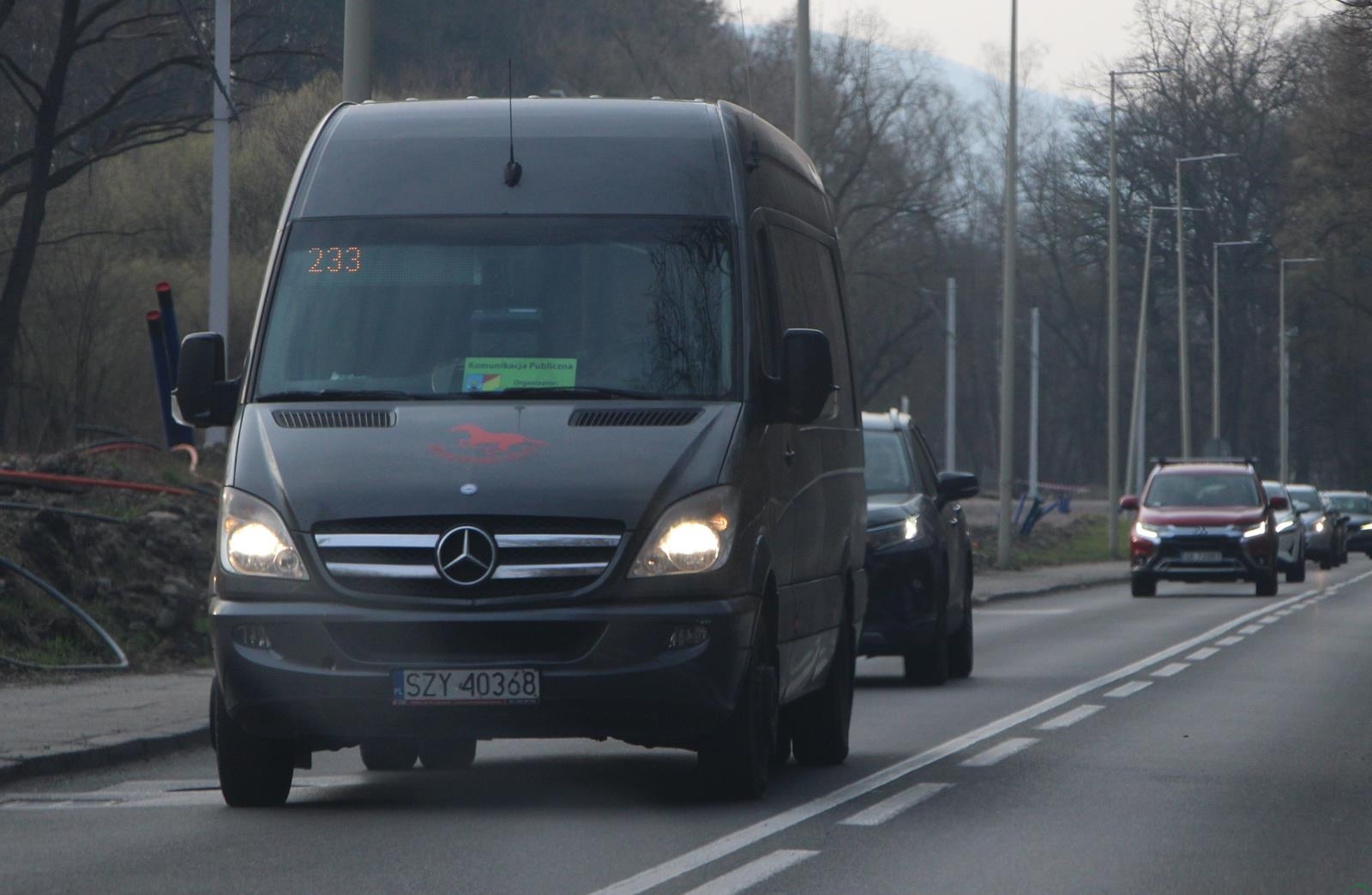 Zachęcić młodzież do busów