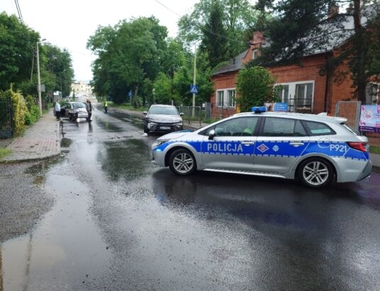 Z ostatniej chwili: Zderzenie aut i potrącenie mężczyzny – foto