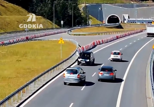 71-latek siał postrach na ekspresówce. Zawrócił przed tunelem i jechał lewym pasem… pod prąd | WIDEO