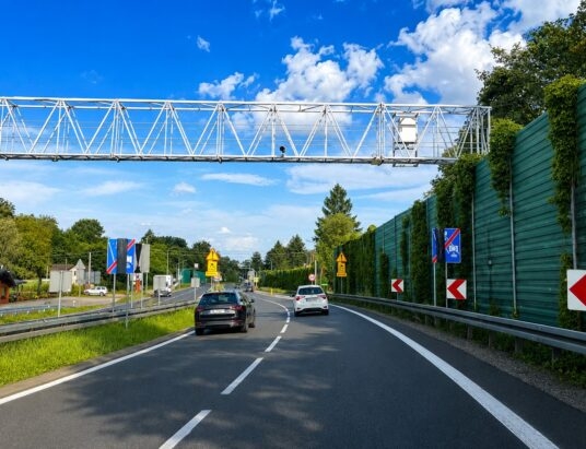 Kierowcy zdejmijcie nogę z gazu. Nowy odcinkowy pomiar prędkości na „Wiślance” między Ochabami a Skoczowem