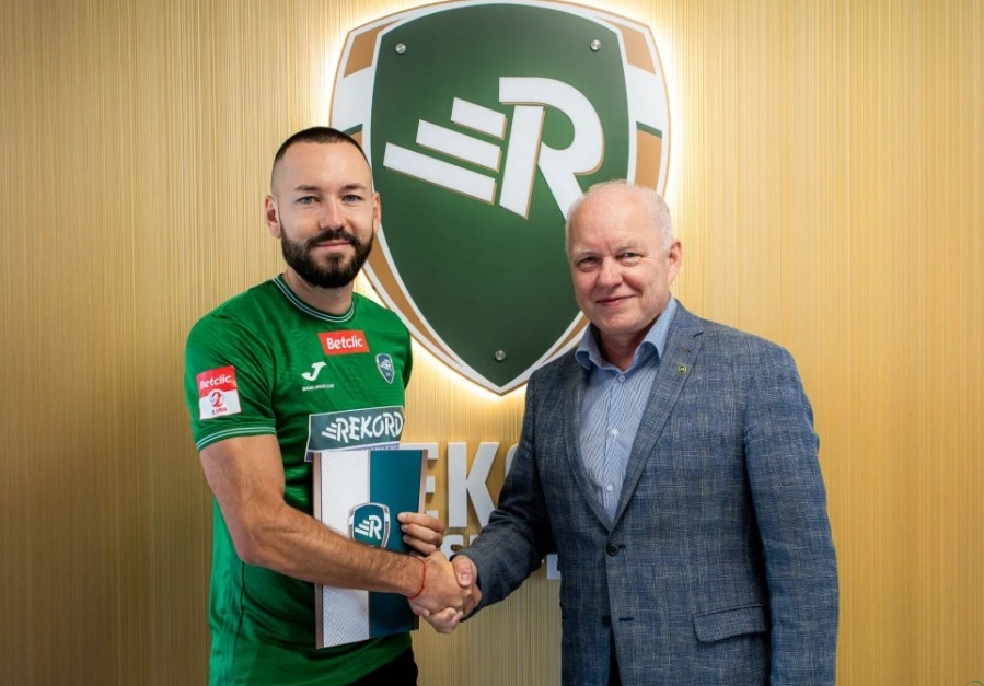 Głośny transfer w Cygańskim Lesie. Były kapitan klubu ekstraklasy oficjalnie w Rekordzie