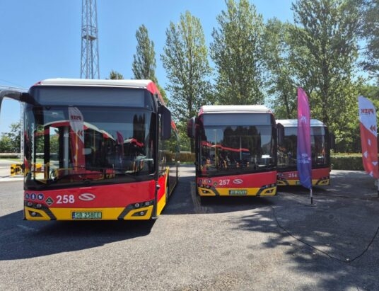 Sześć autobusów zasilanych wodorem zasiliło flotę MZK. Za dwa dni wyjadą na bielskie drogi – foto