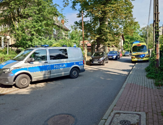 Kobieta krzyczała, że dusi się w mieszkaniu! Wysłano wszystkie służby