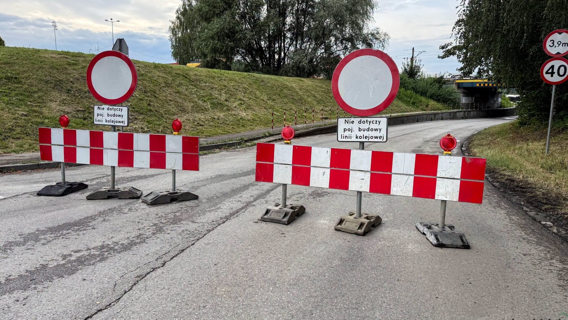 Objazdy w Zebrzydowicach. Zamknięto przejazd pod kolejowym wiaduktem