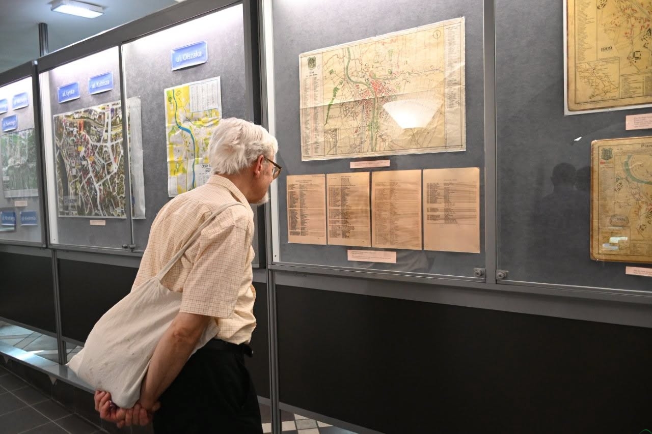 Ulice, które opowiadają historię. Nowa wystawa w Książnicy Cieszyńskiej