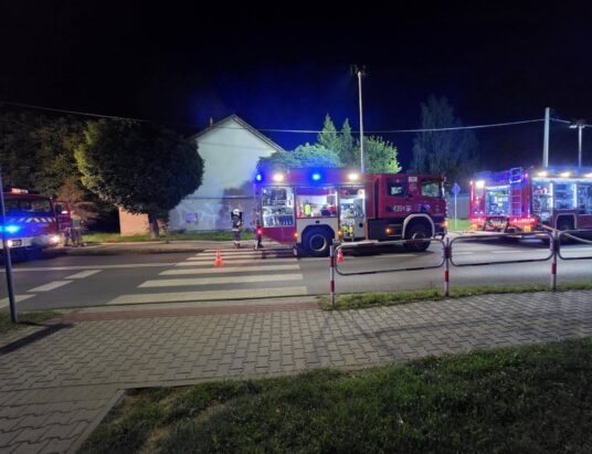 Nocny pożar „Syberii” w Skoczowie. Strażacy podejrzewają podpalenie