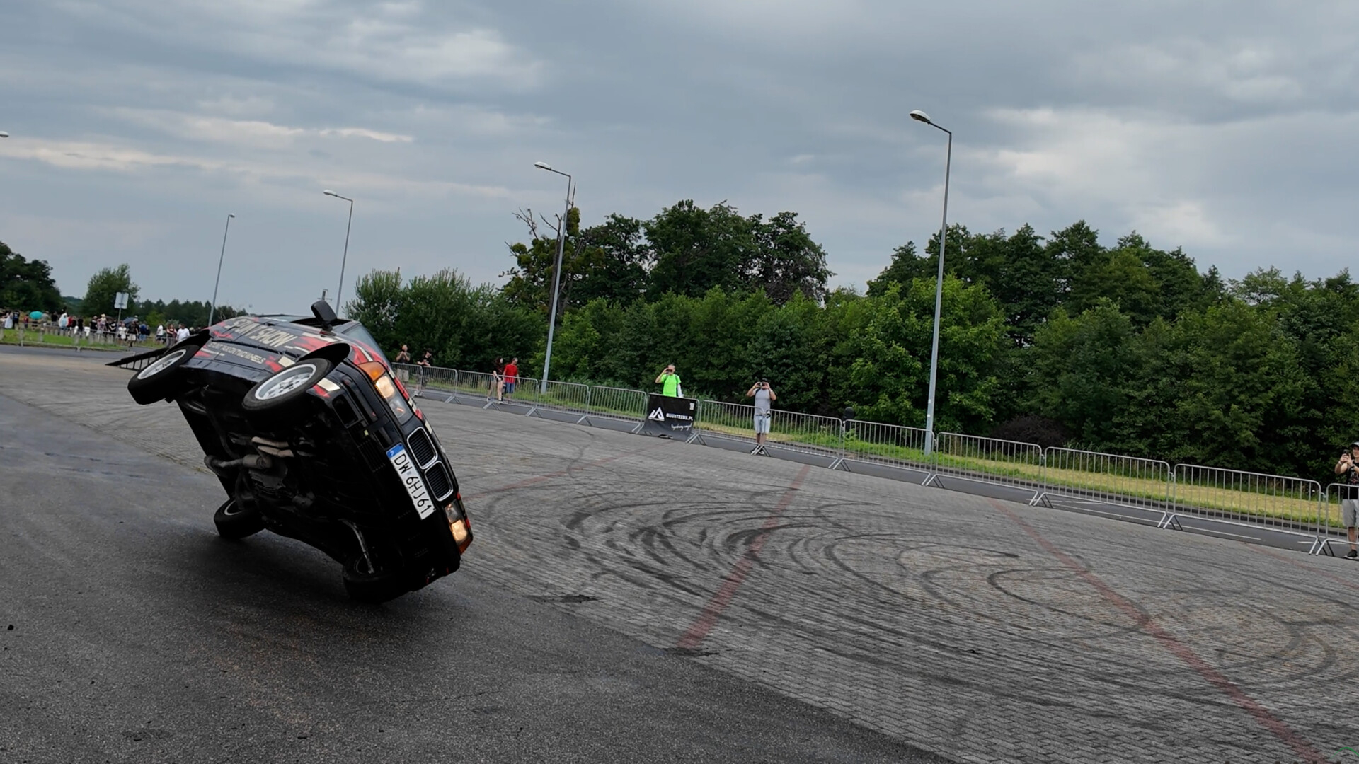 Ryk silników, drift i wielkie show pod Dębowcem | WIDEO