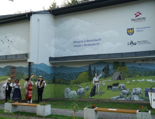 „Ostatni Pasterz z Brennej” – nowy mural zdobi centrum miejscowości