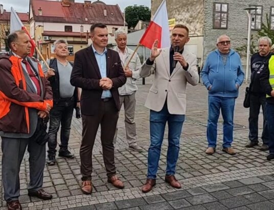 Zamieszanie z Robertem Bąkiewiczem w Andrychowie | ZDJĘCIA