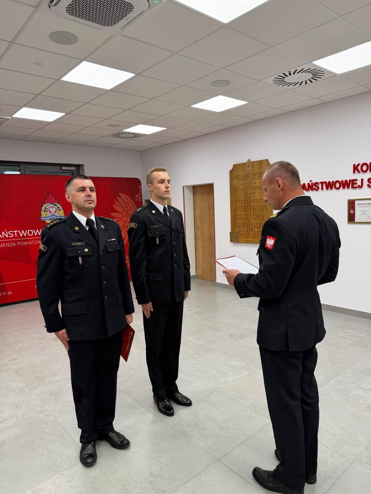 Zmiany kadrowe w cieszyńskiej straży pożarnej. Dwóch funkcjonariuszy z awansami
