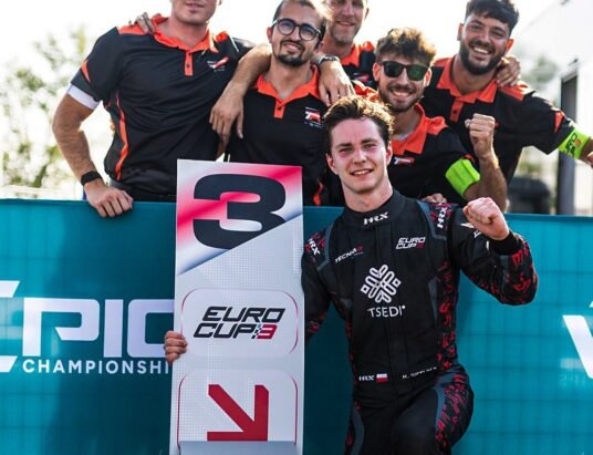 Kacper Sztuka na podium Formuły Eurocup-3. Świetny weekend kierowcy z Cieszyna na Imoli