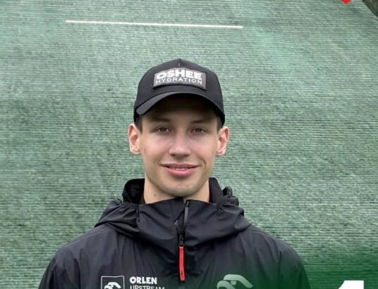 Kacper Tomasiak znów wygrywa. Medaliści olimpijscy i lokalna niespodzianka na czele