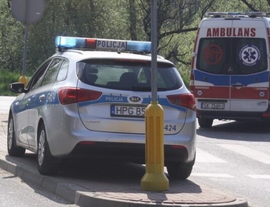 Seniorka na rowerze wjechała pod BMW. Skończyło się na stłuczeniach