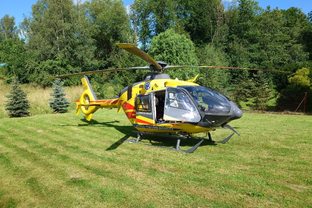 Z ostatniej chwili: Wypadek nastolatka na trampolinie. Lądował śmigłowiec LPR – foto