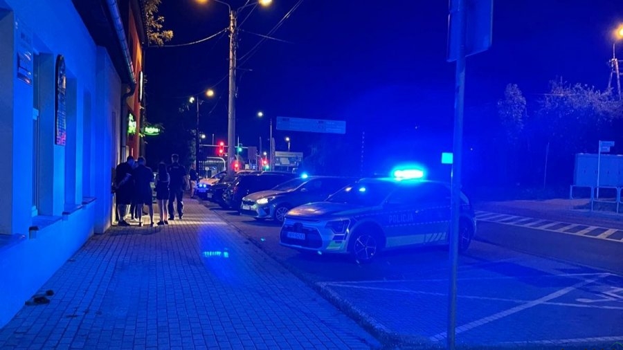 Próbował zatrzymać złodzieja, został brutalnie zaatakowany. Krwawa awantura w sklepie