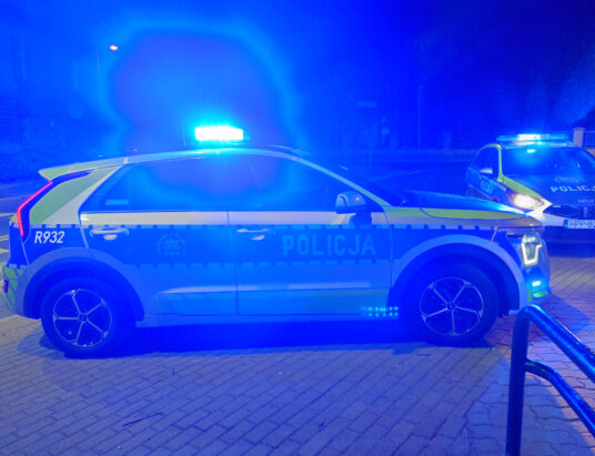 Nocna awantura obok sklepu. Zgłaszający słyszał, że ktoś ma nóż