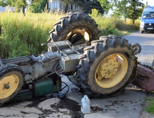 Tragedia w powiecie wadowickim. Traktor przygniótł 64-latka