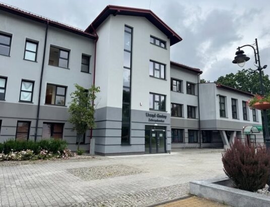 Wakacyjny szturm po dowody. W lipcu ponad 400 osób w zebrzydowickim urzędzie