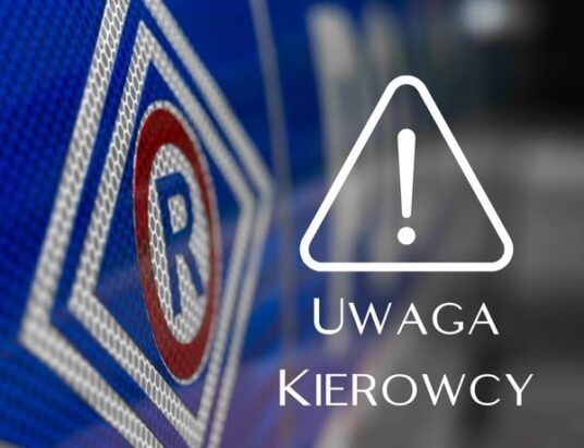 Wystrzał opony na S52. Ciężarówka przewróciła się w Łączce