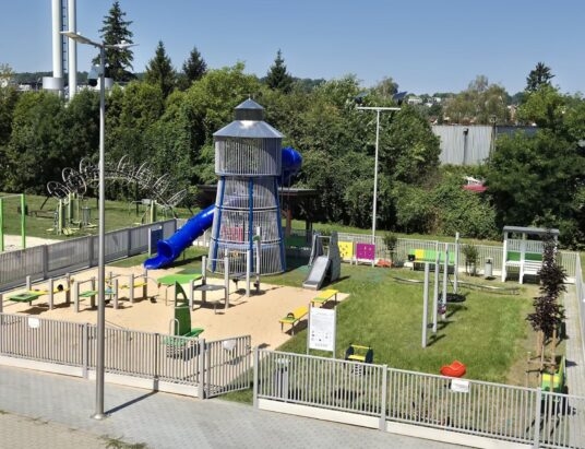 Plac zabaw przy ul. ks. Mocko w Skoczowie zaprasza najmłodsze dzieci. Oficjalne otwarcie na zakończenie wakacji