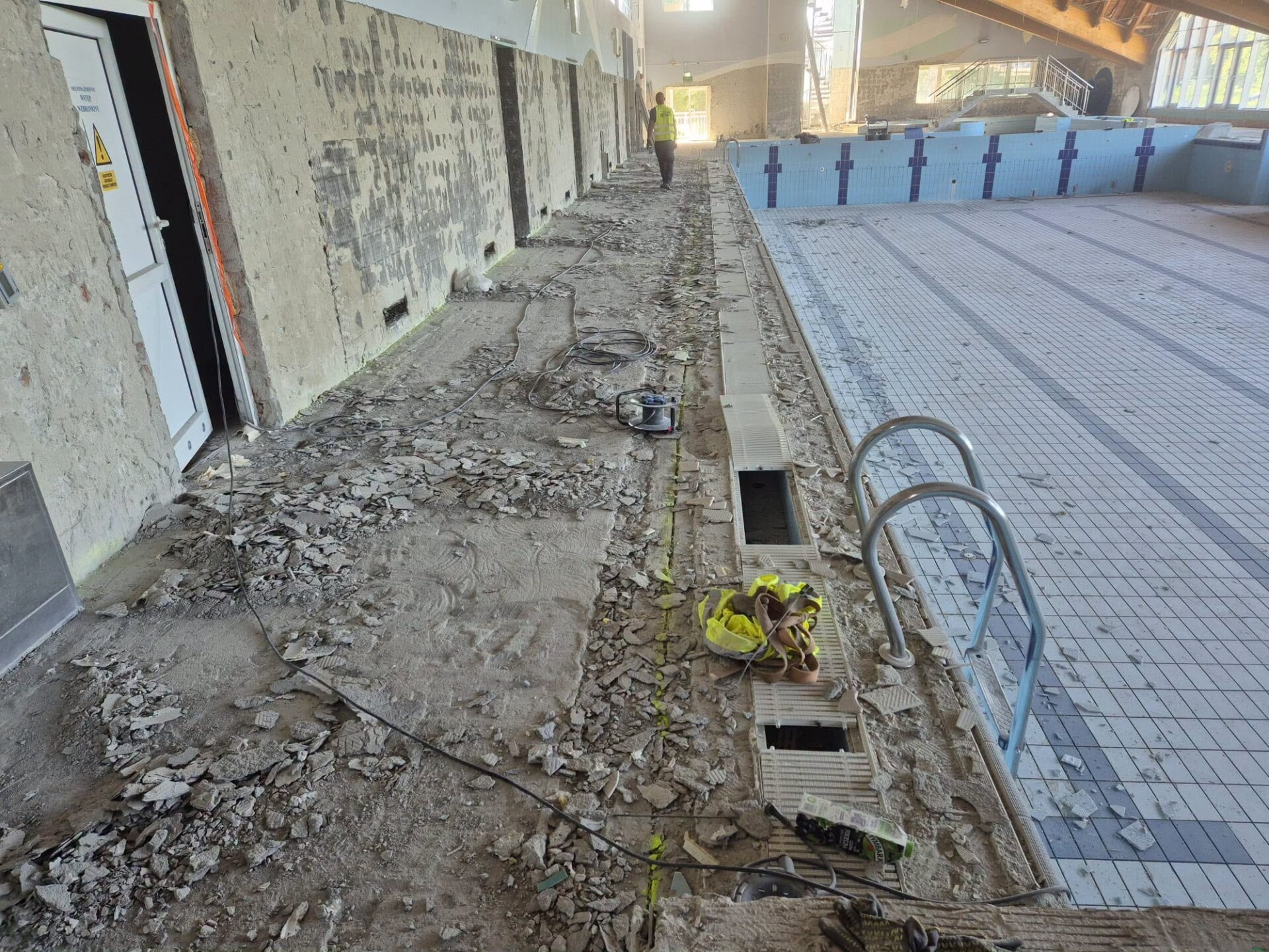 Skoczowski „Delfin” w remoncie. Trwa modernizacja za ponad 19 mln zł | ZDJĘCIA