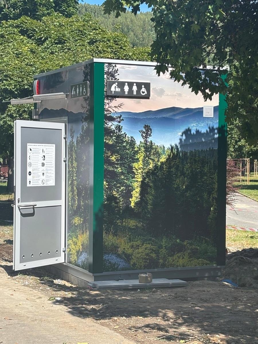 W Rajczy jest wreszcie toaleta, ale jeszcze nieczynna